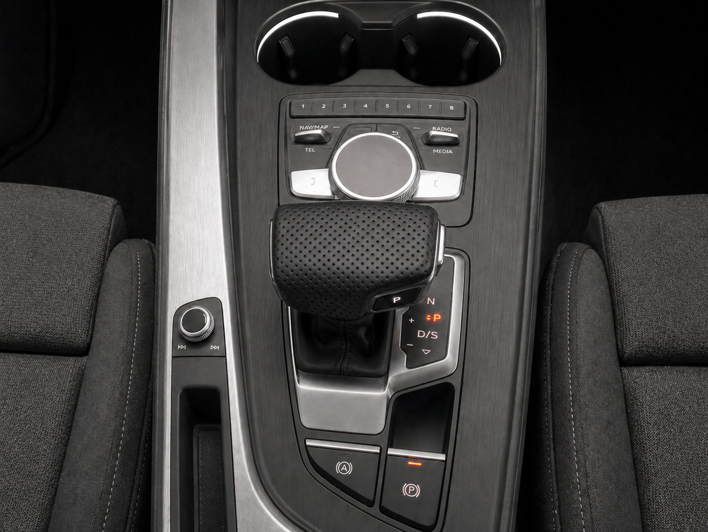 Audi A4 B9 / A5 B9 / Q5 B9 Schaltknauf Abdeckung – Alcantara, perforiertes Leder oder Echtcarbon